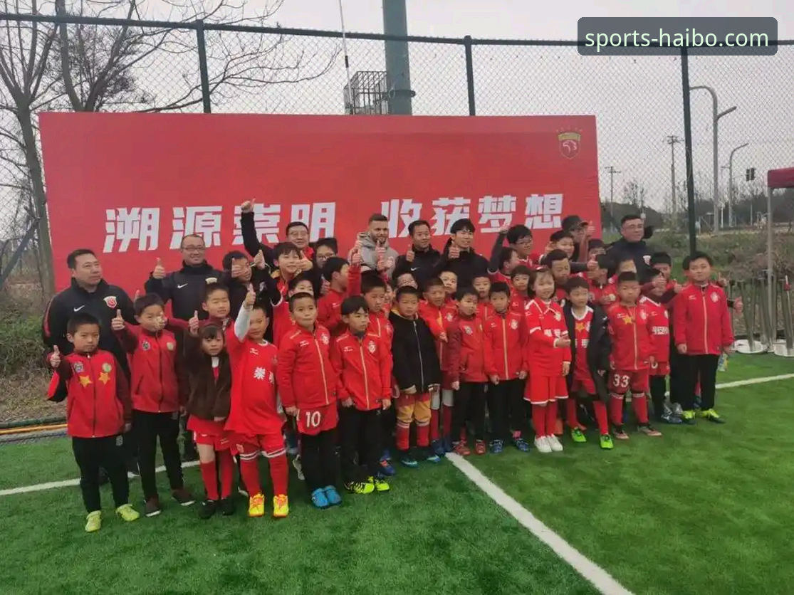 如何在海博体育官网最新活动中，回顾一段足球帝国的兴衰史？